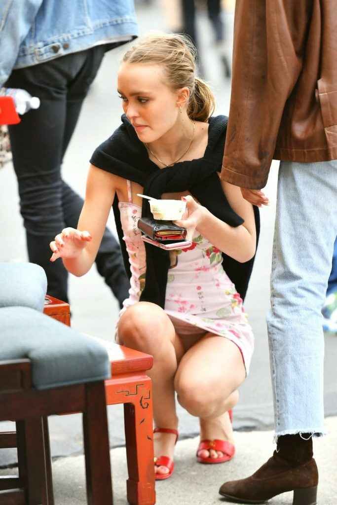 Sous la jupe de Lily Rose Depp