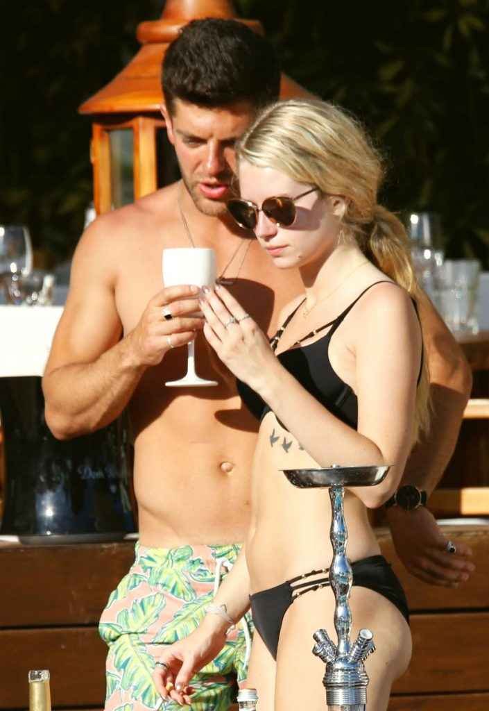 Lottie Moss en bikini en Espagne