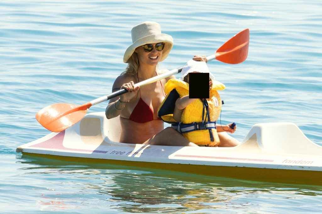 Michelle Hunziker en bikini à Varigotti