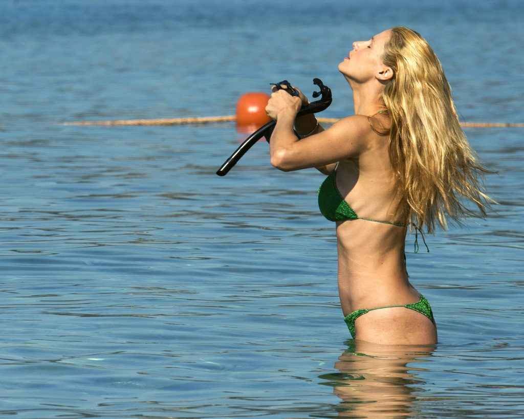 Michelle Hunziker en bikini à Varigotti