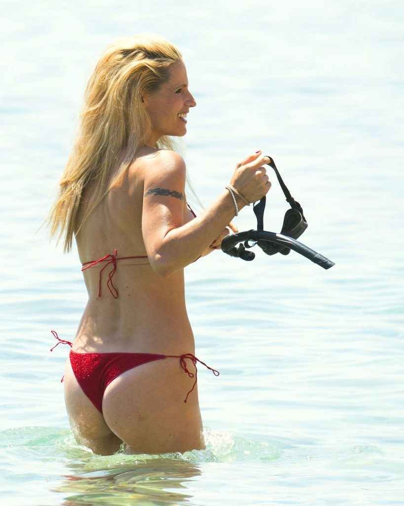 Michelle Hunziker en bikini à Varigotti