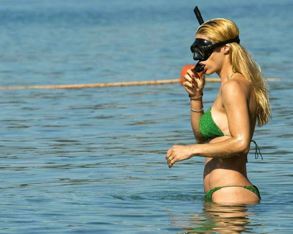 Michelle Hunziker en bikini à Varigotti