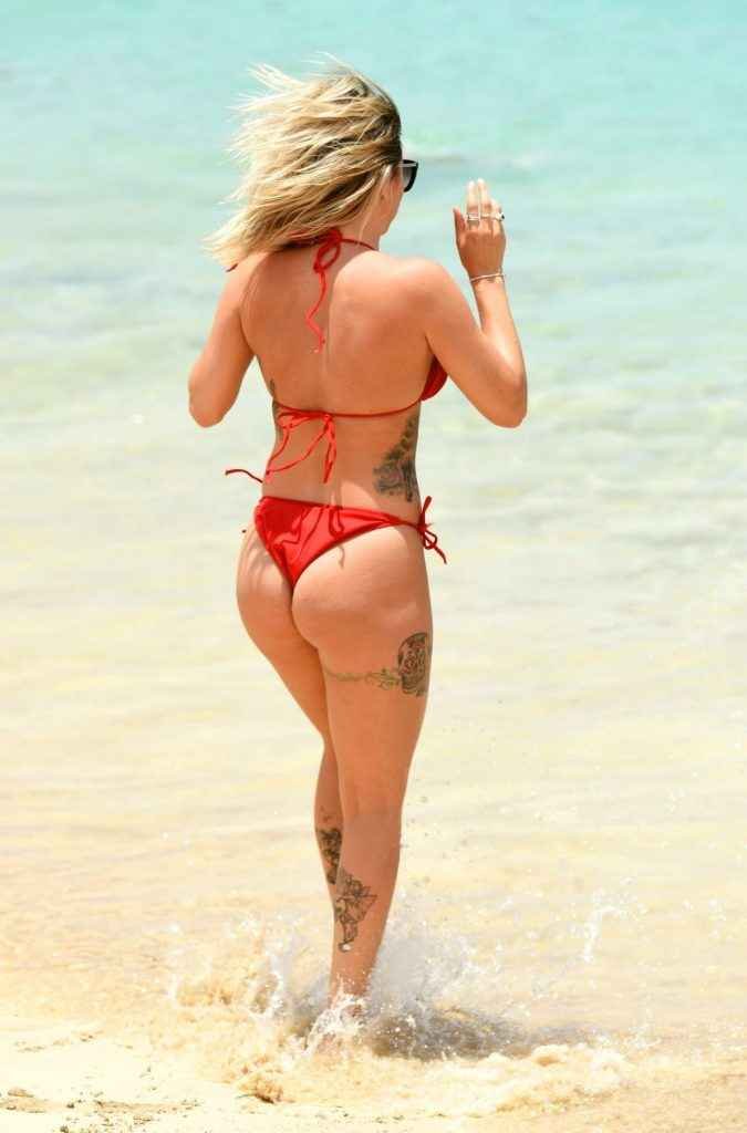 Olivia Buckland en bikini au Cap Vert