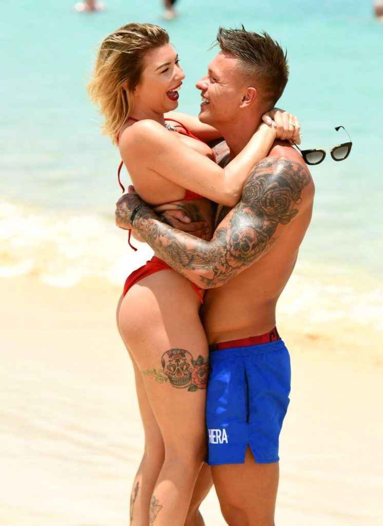 Olivia Buckland en bikini au Cap Vert