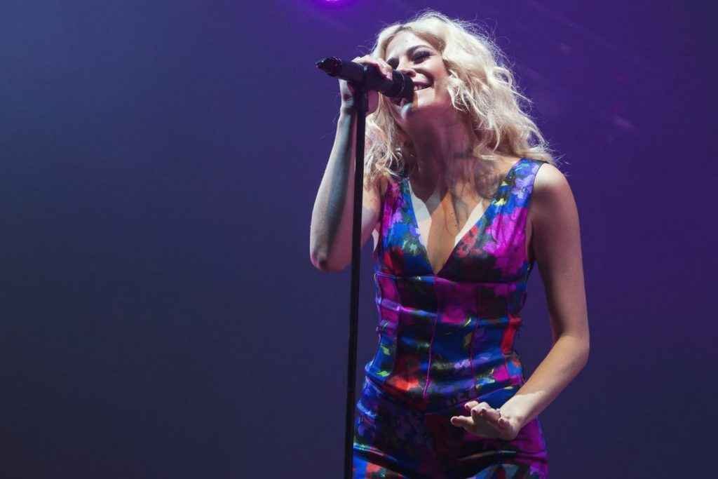 Pixie Lott en concert à Glasgow
