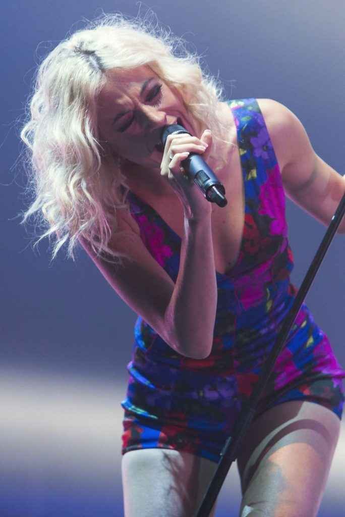 Pixie Lott en concert à Glasgow