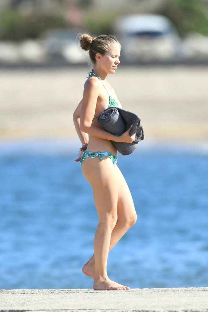 Victoria Swarowski en bikini à Saint-Tropez