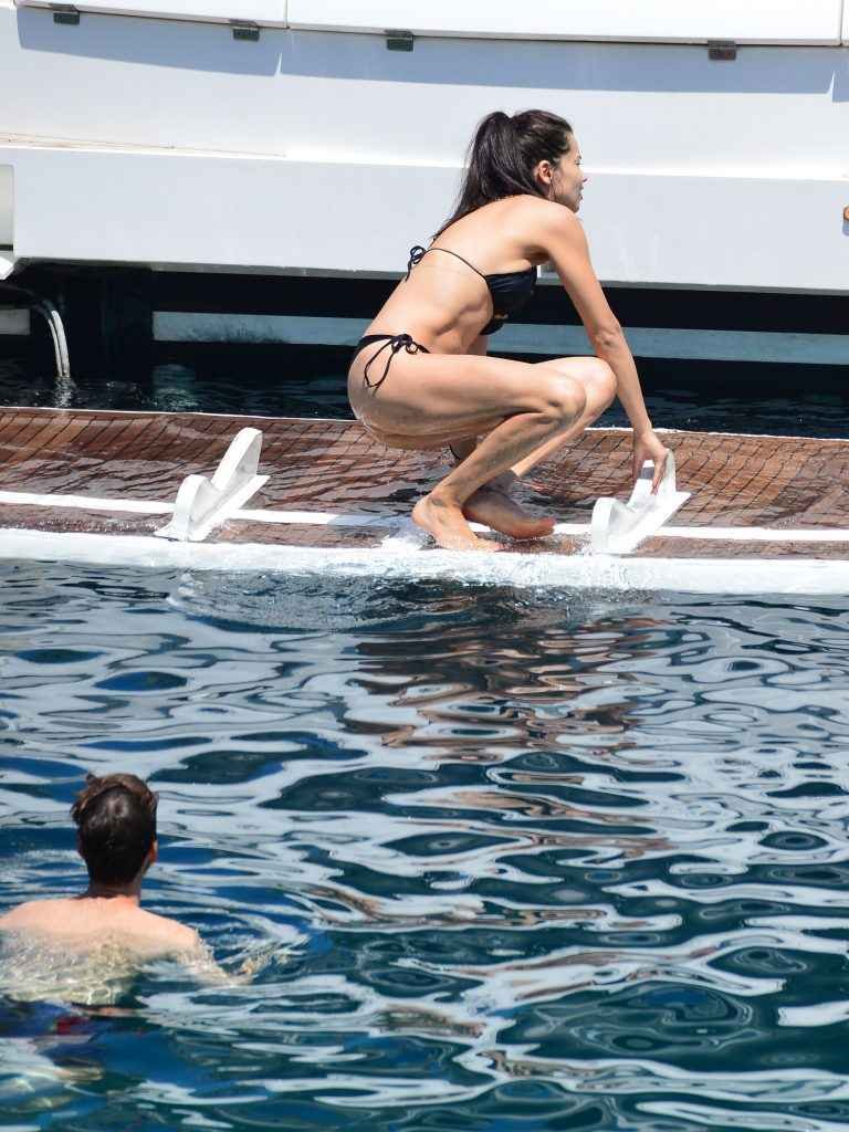 Adriana Lima en bikini en Turquie