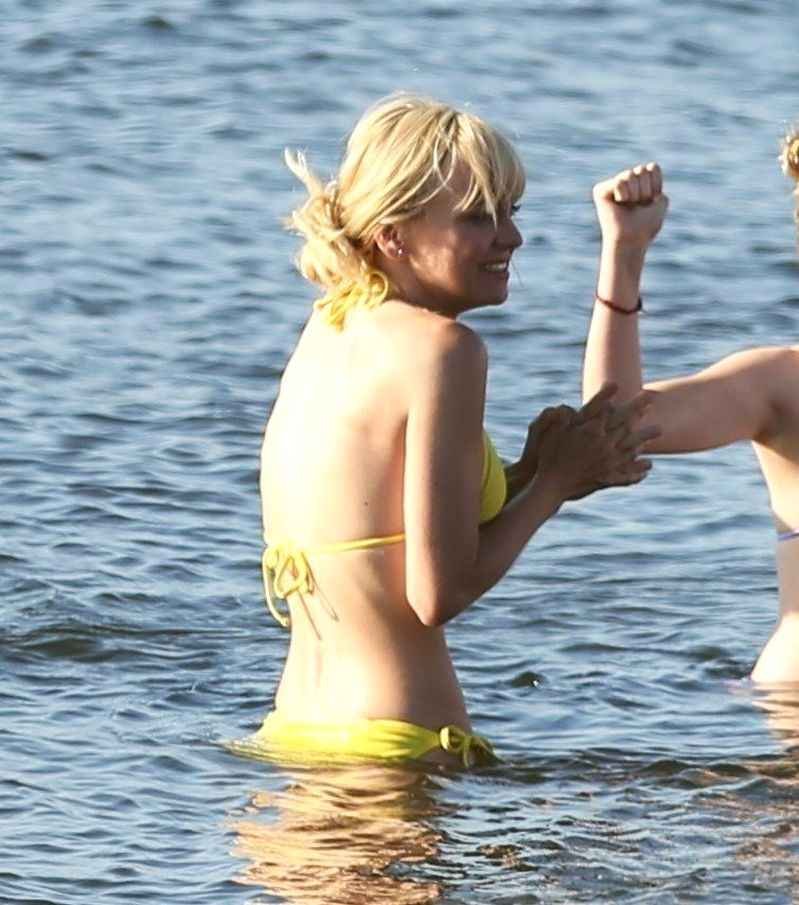 Anna Faris en bikini à Vancouver