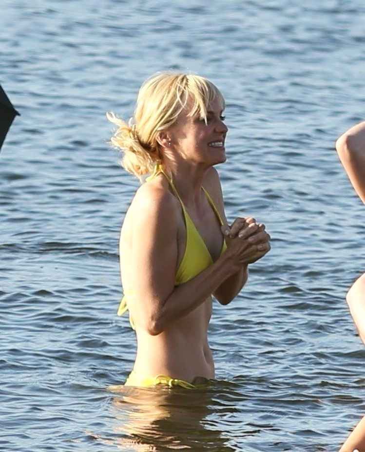 Anna Faris en bikini à Vancouver