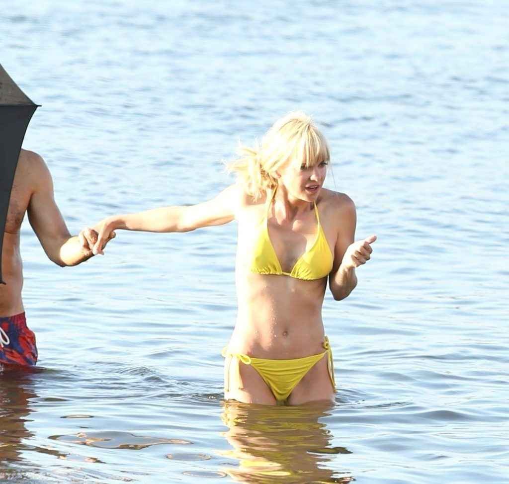 Anna Faris en bikini à Vancouver