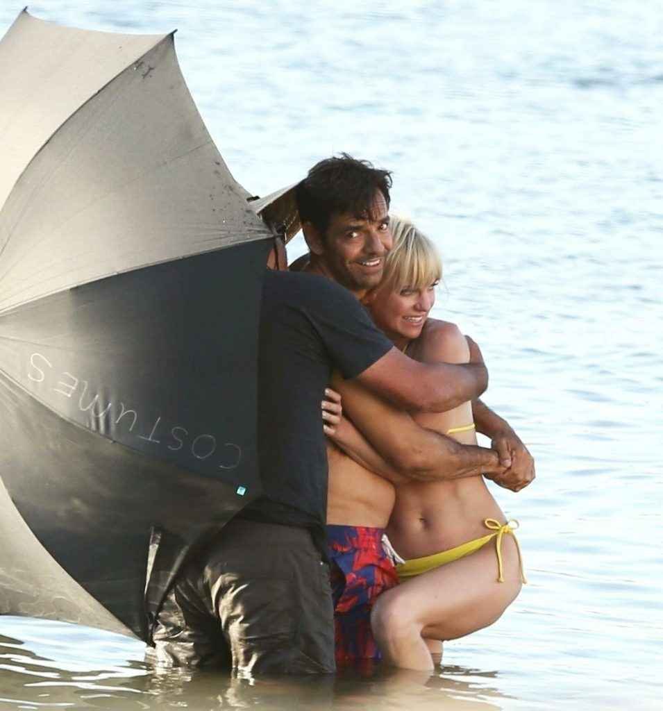 Anna Faris en bikini à Vancouver