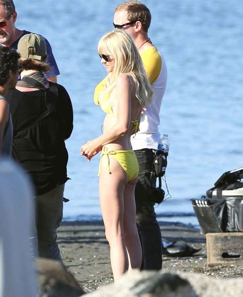 Anna Faris en bikini à Vancouver