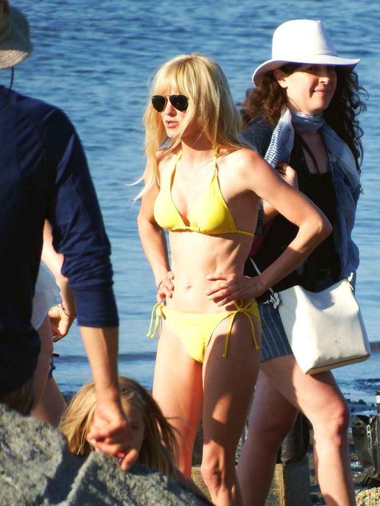 Anna Faris en bikini à Vancouver