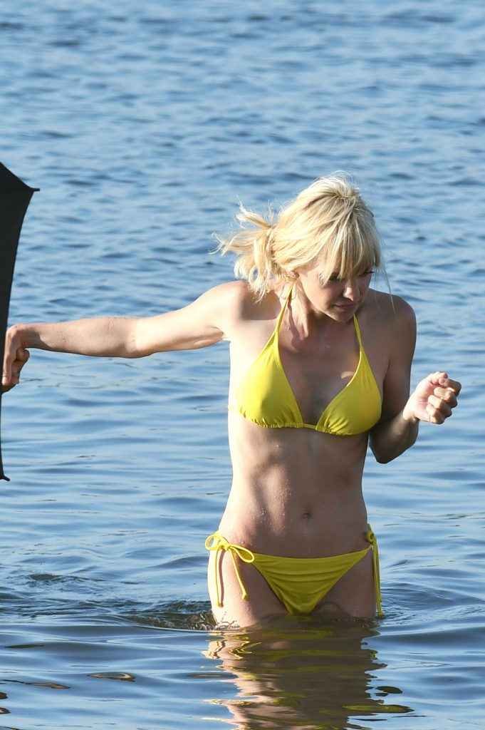 Anna Faris en bikini à Vancouver