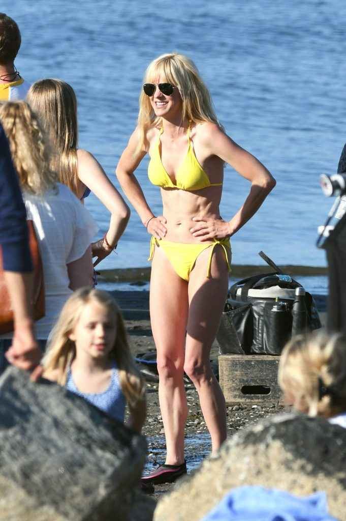 Anna Faris en bikini à Vancouver