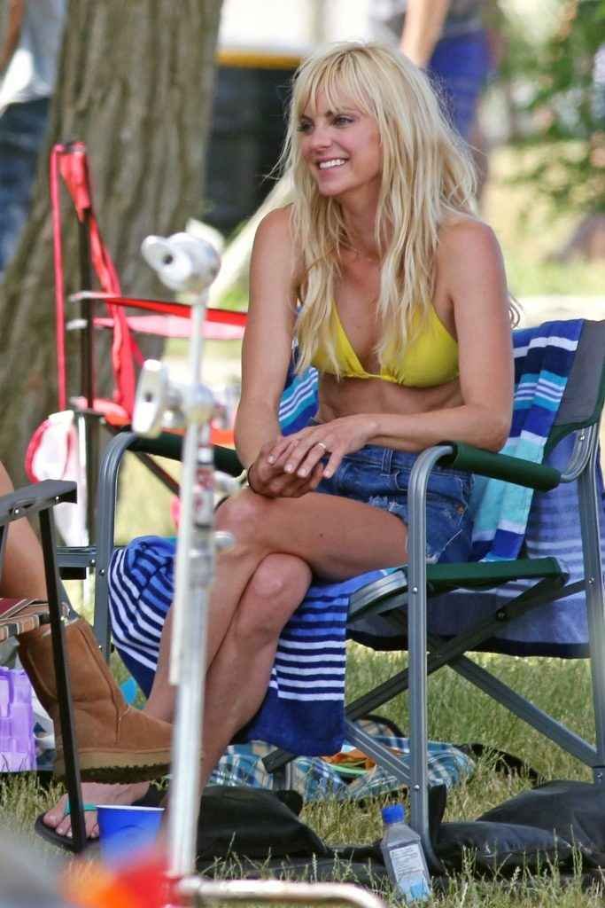 Anna Faris en bikini à Vancouver