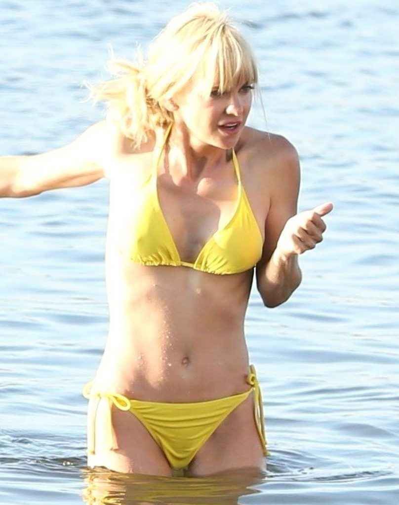 Anna Faris en bikini à Vancouver