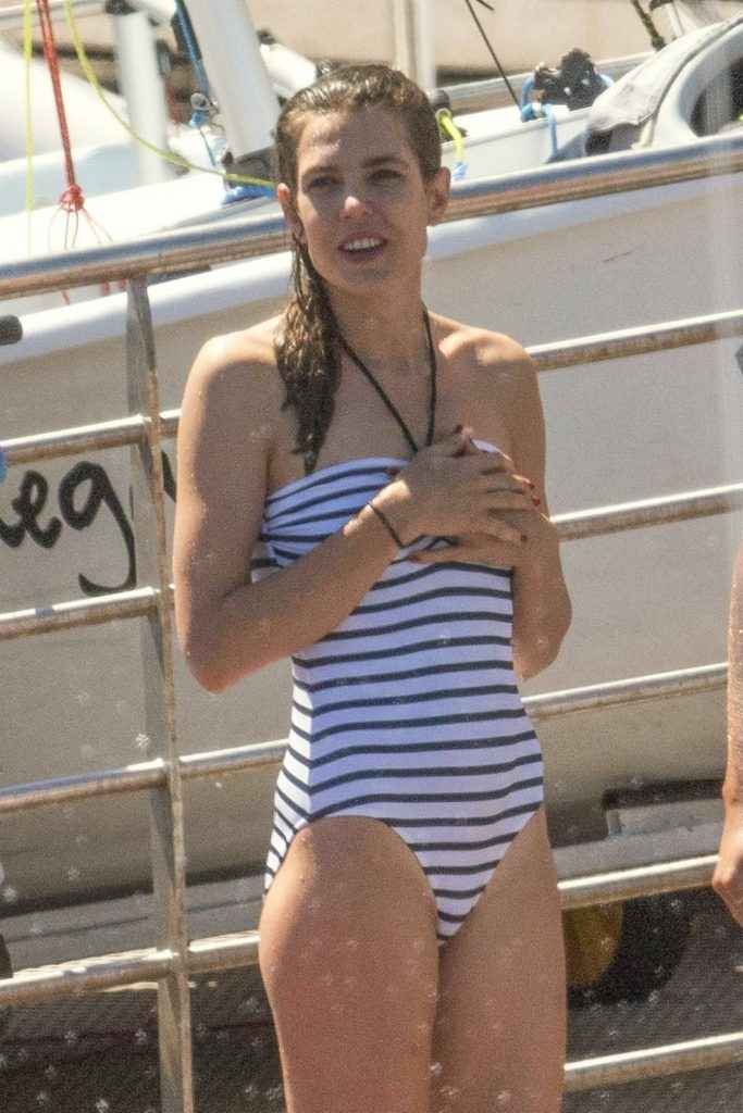 Charlotte Casiraghi en maillot de bain à Monaco