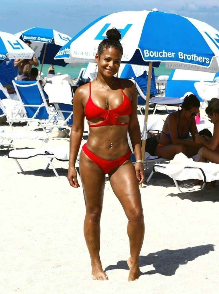 Christina Milian dans un bikini rouge à Miami