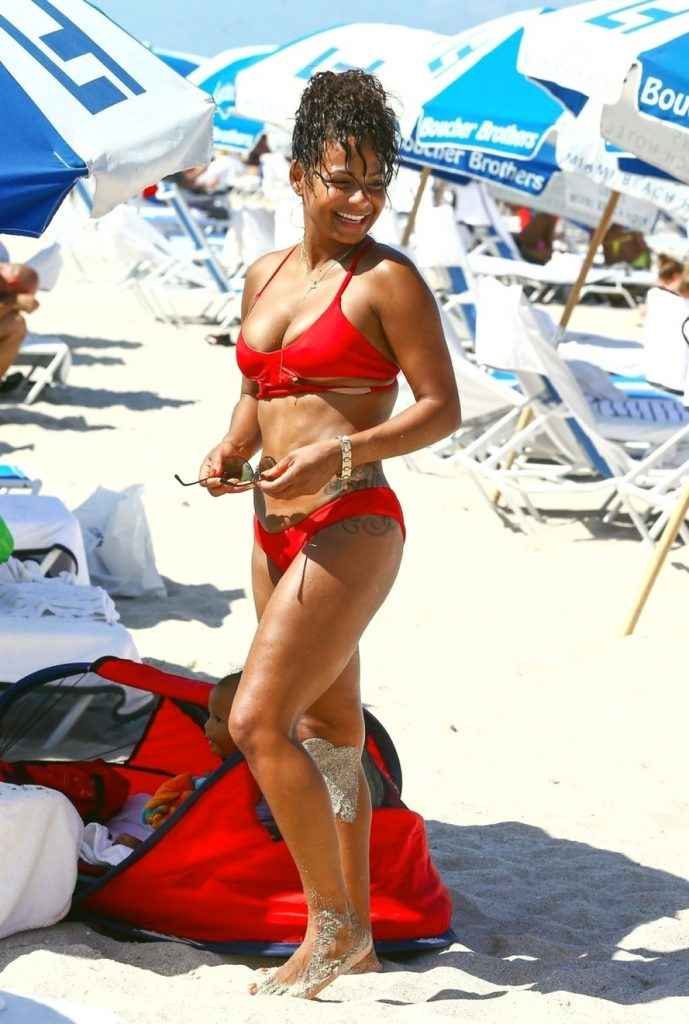 Christina Milian dans un bikini rouge à Miami