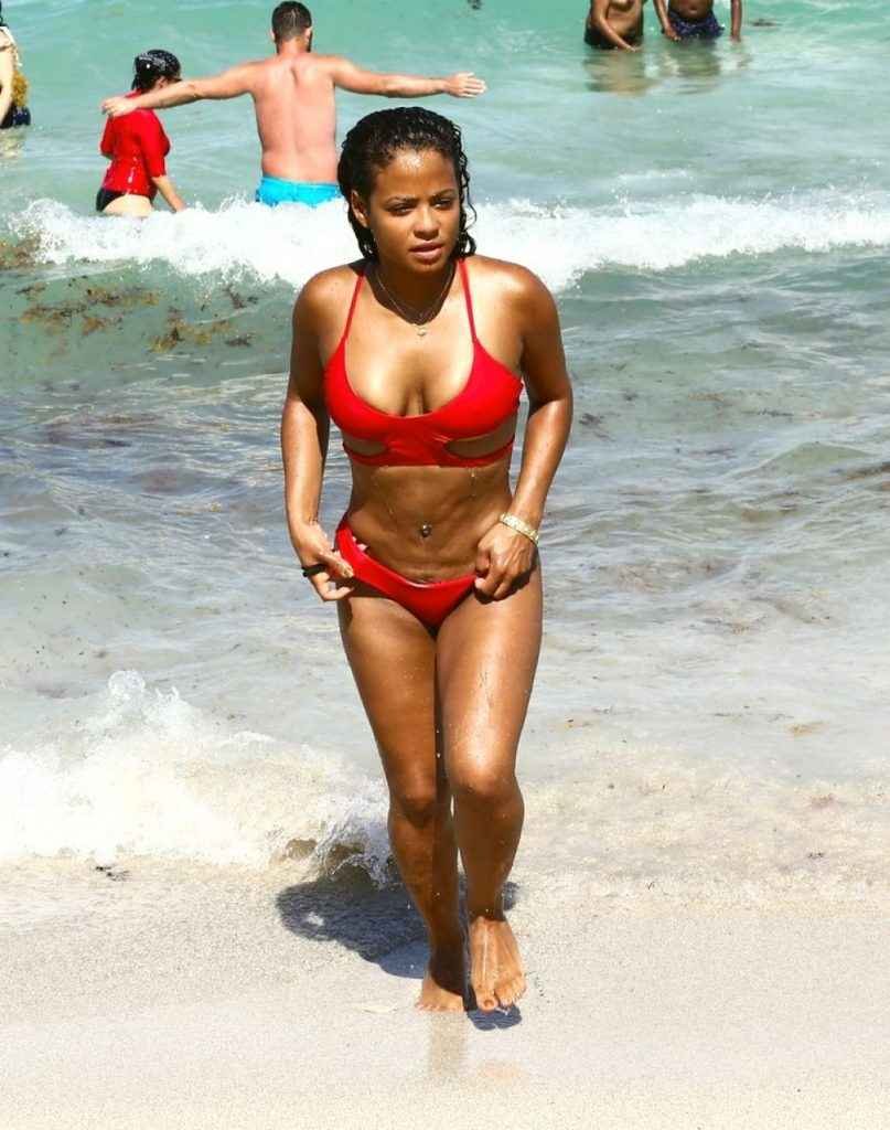 Christina Milian dans un bikini rouge à Miami