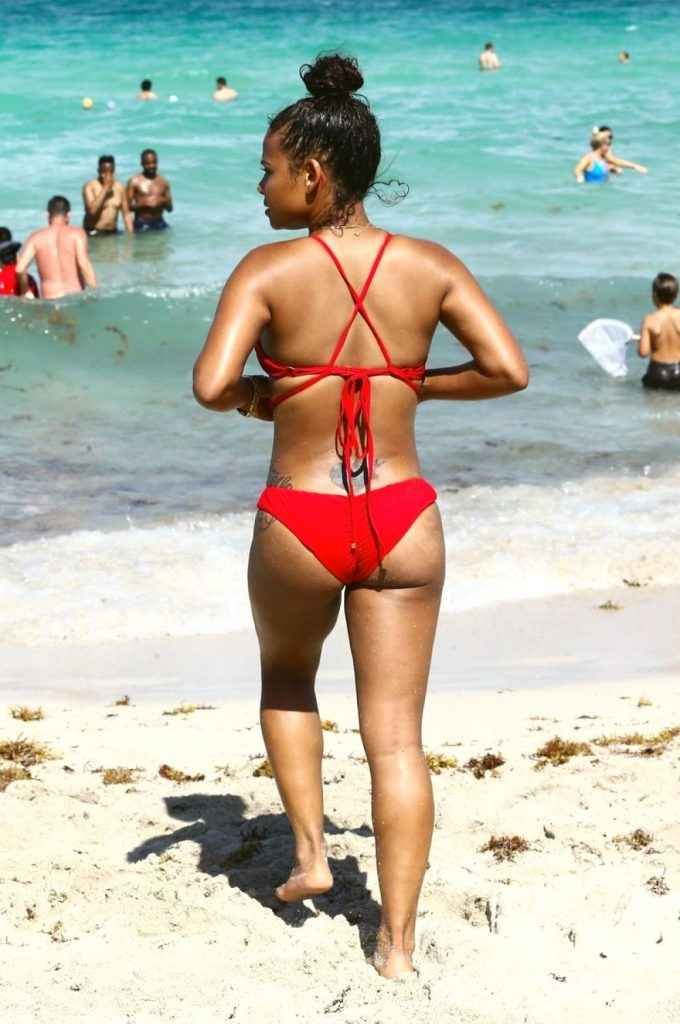 Christina Milian dans un bikini rouge à Miami