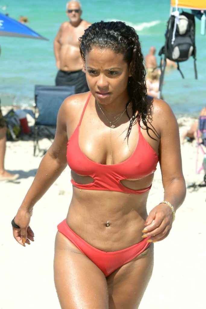 Christina Milian dans un bikini rouge à Miami