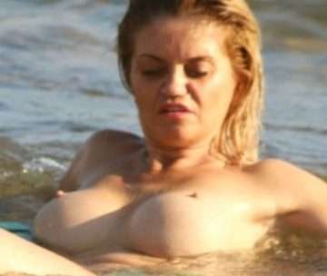 Danniella Westbrook seins nus en Espagne