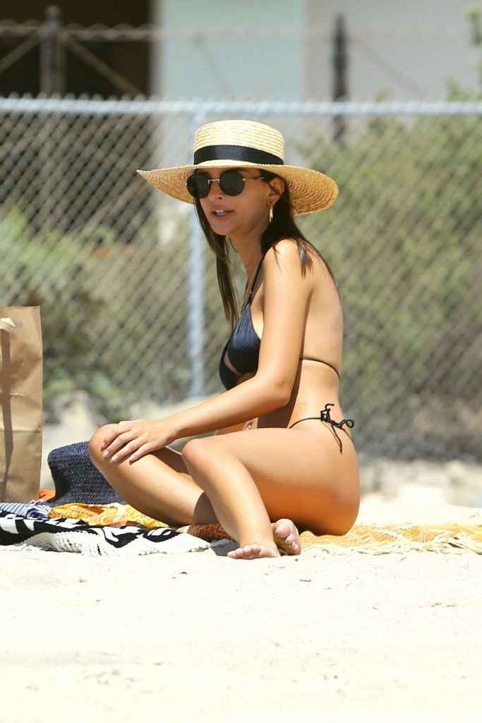 Emily Ratajkowski en bikini à Los Angeles