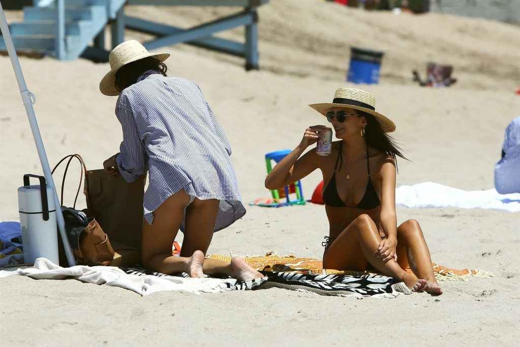 Emily Ratajkowski en bikini à Los Angeles