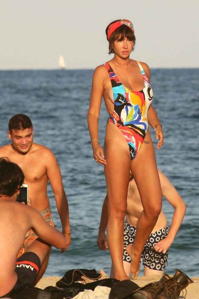 Jackie Cruz en maillot de bain à Barcelone