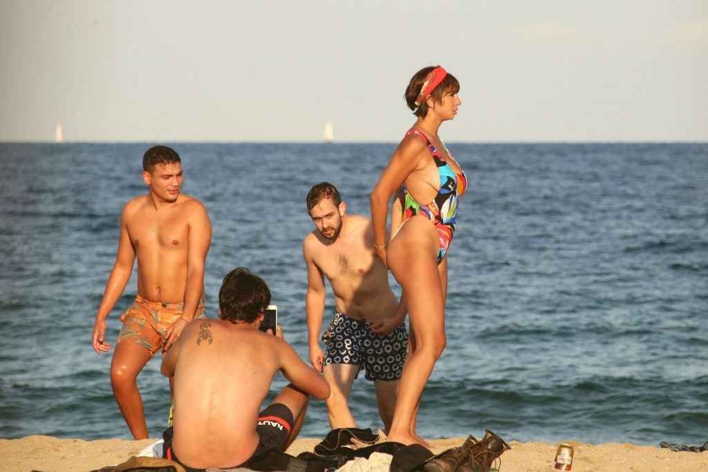 Jackie Cruz en maillot de bain à Barcelone