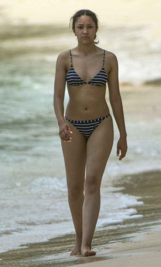 Jade Alleyne en bikini à La Barbade