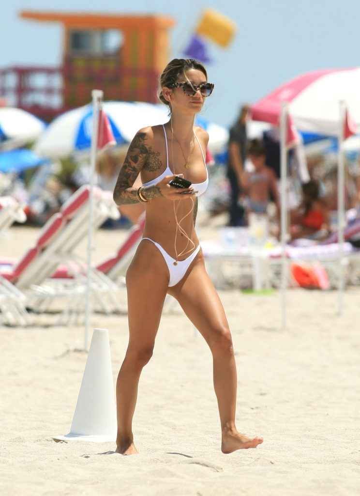 Jenah Yamamoto en bikini à South Beach