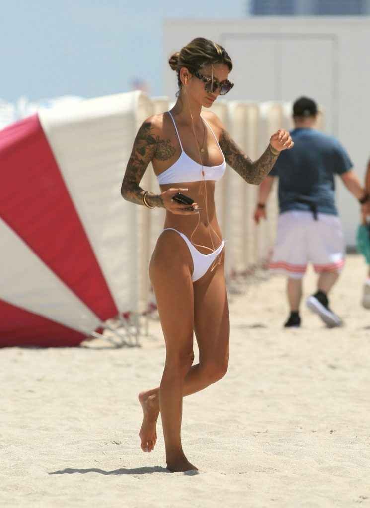 Jenah Yamamoto en bikini à South Beach