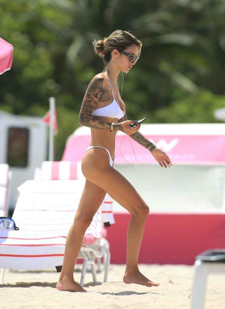 Jenah Yamamoto en bikini à South Beach