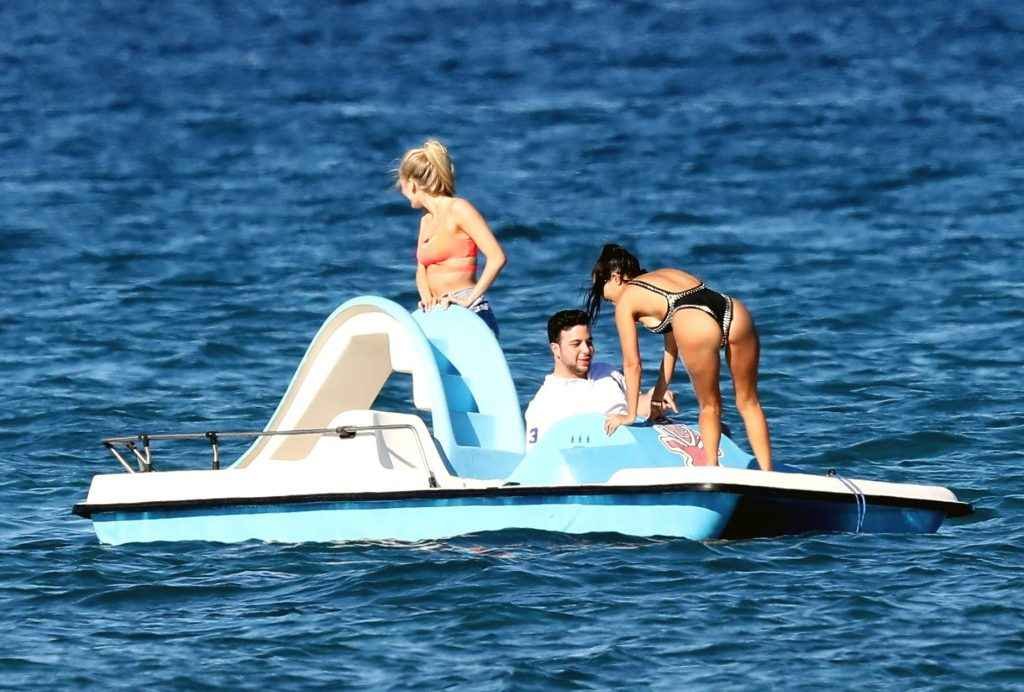 Kourtney Kardashian en maillot de bain à Saint-Tropez