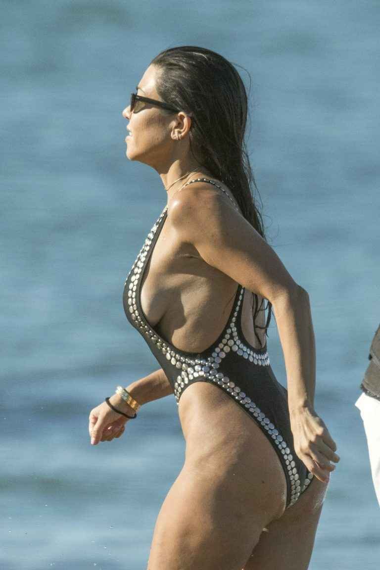 Kourtney Kardashian en maillot de bain à Saint-Tropez