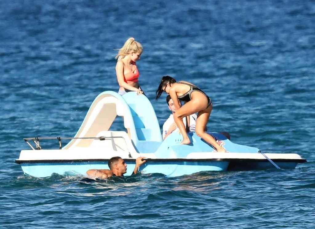 Kourtney Kardashian en maillot de bain à Saint-Tropez