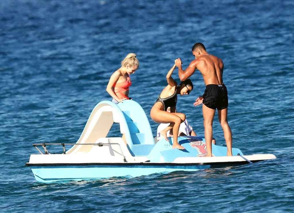 Kourtney Kardashian en maillot de bain à Saint-Tropez