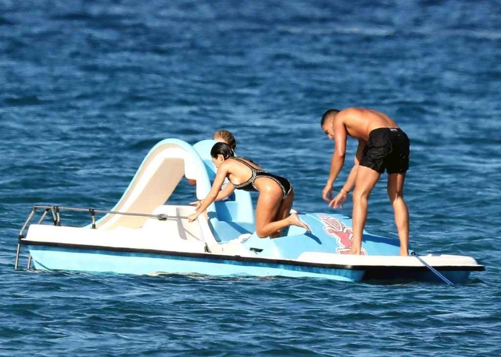 Kourtney Kardashian en maillot de bain à Saint-Tropez