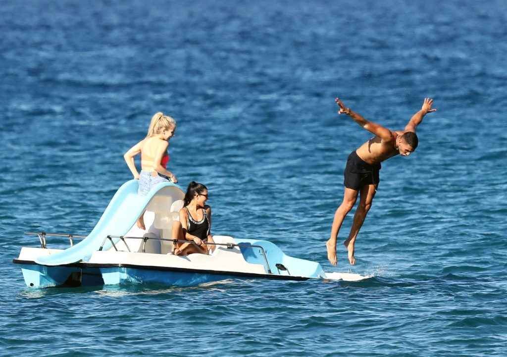 Kourtney Kardashian en maillot de bain à Saint-Tropez