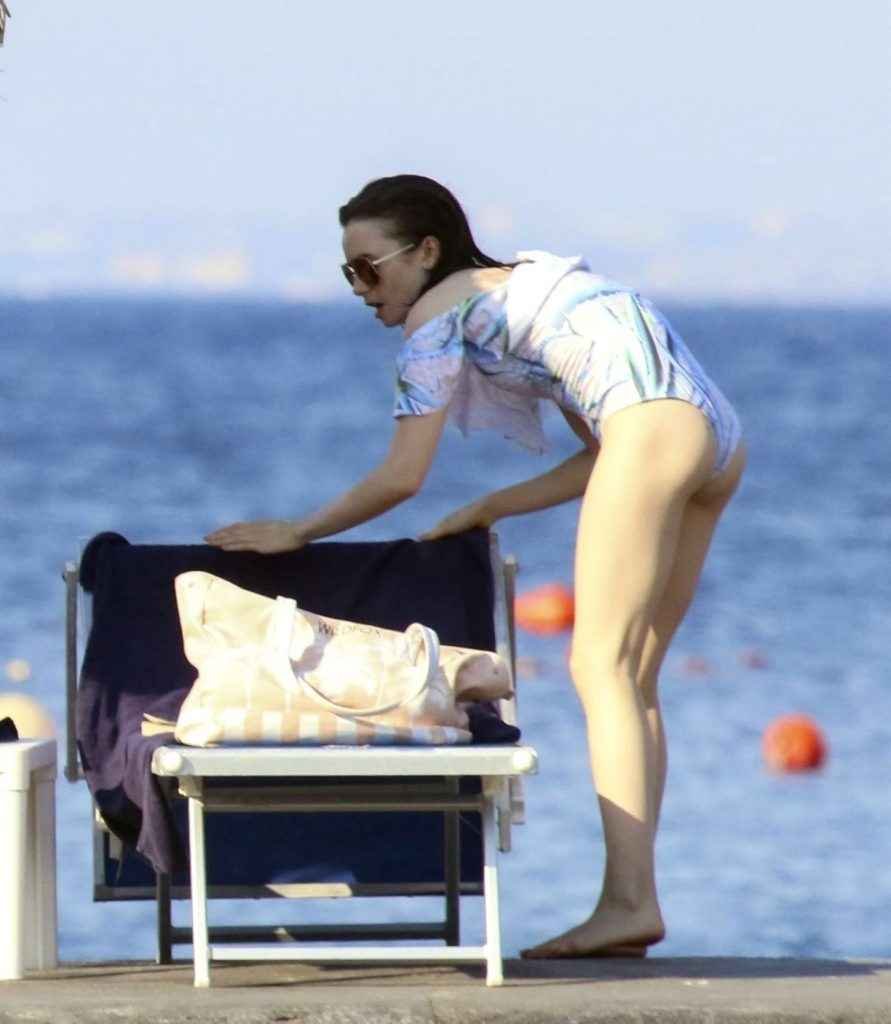 Lily Collins en maillot de bain à Ischia