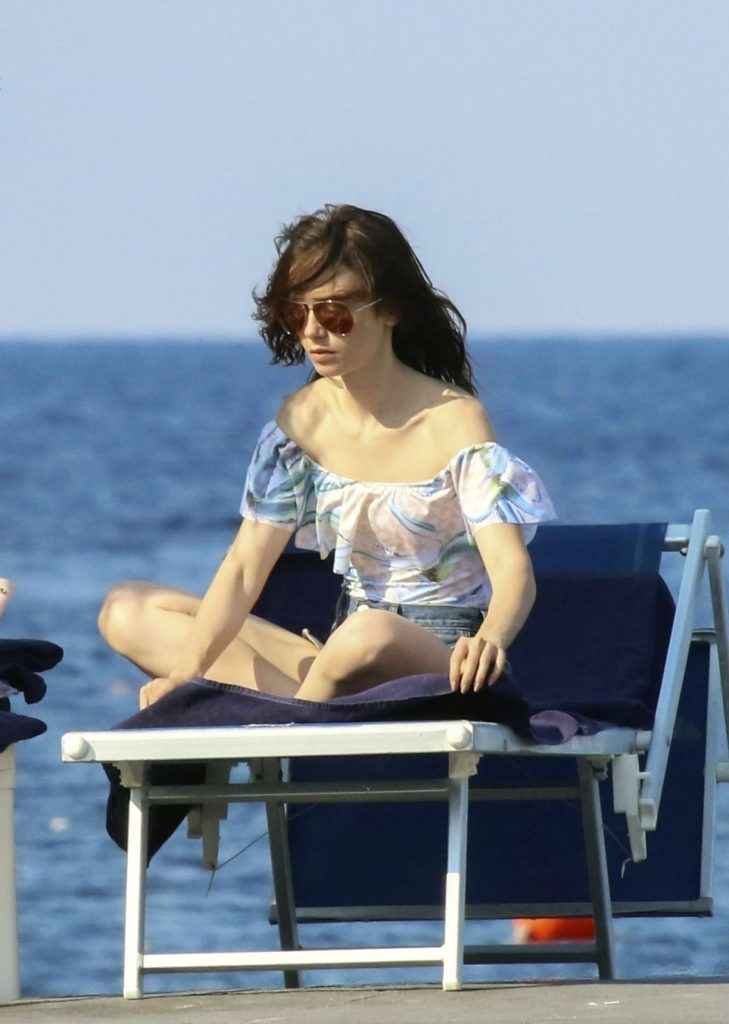 Lily Collins en maillot de bain à Ischia