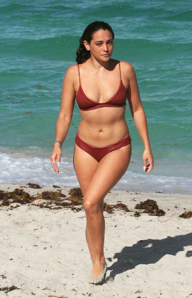 Natalie Martinez, bikini et maillot de bain à Miami Beach