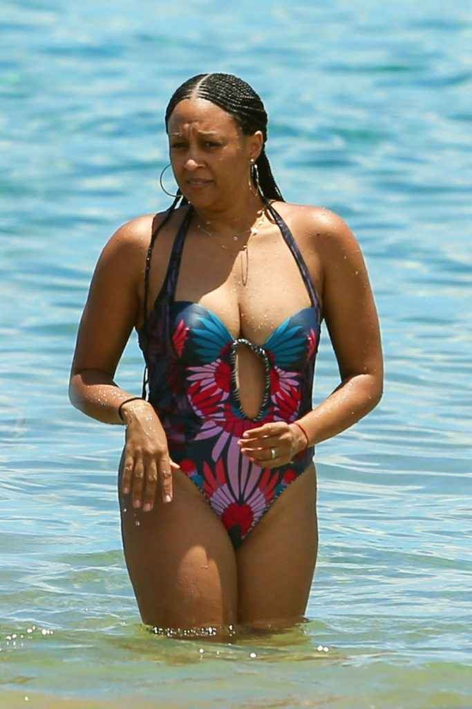 Tia Mowry en maillot de bain à Hawaii