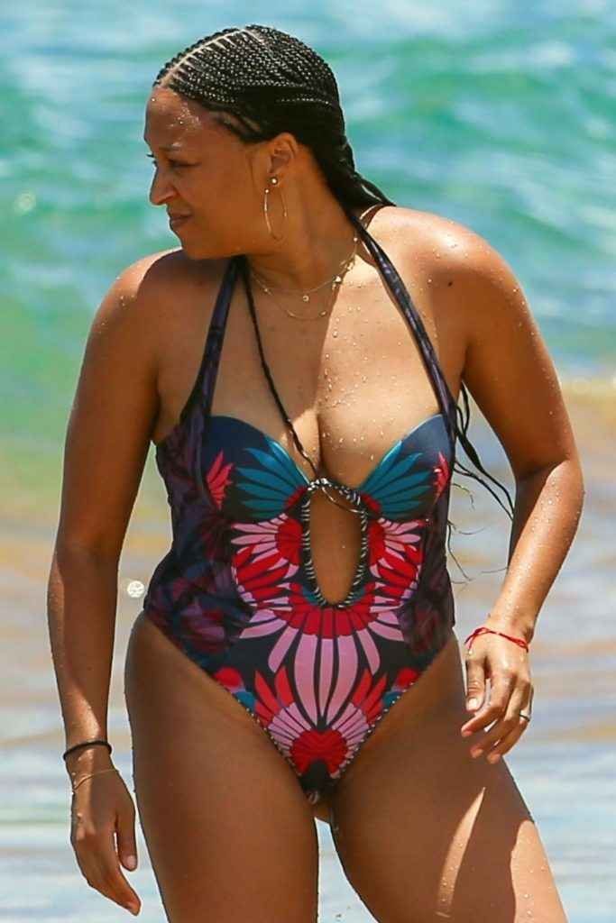 Tia Mowry en maillot de bain à Hawaii