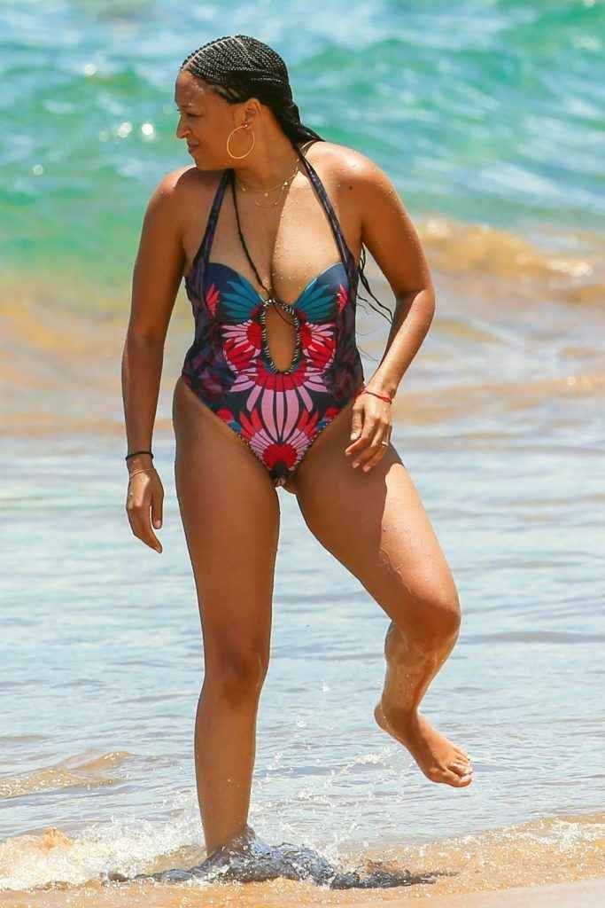 Tia Mowry en maillot de bain à Hawaii