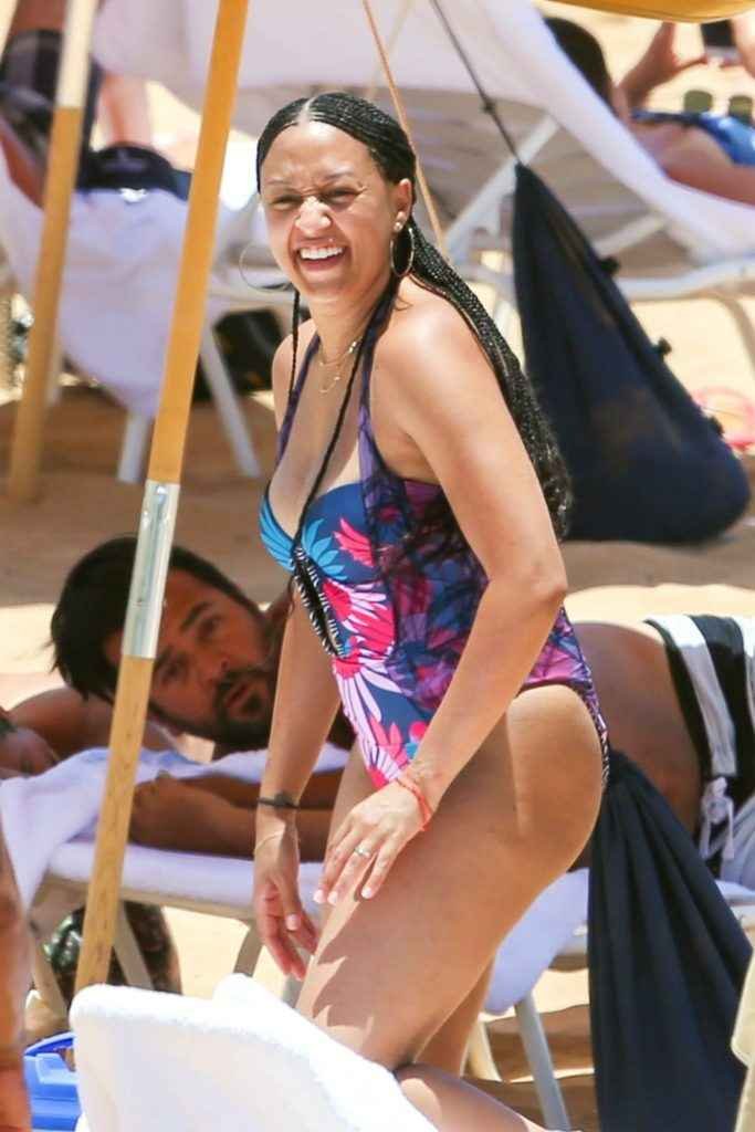 Tia Mowry en maillot de bain à Hawaii